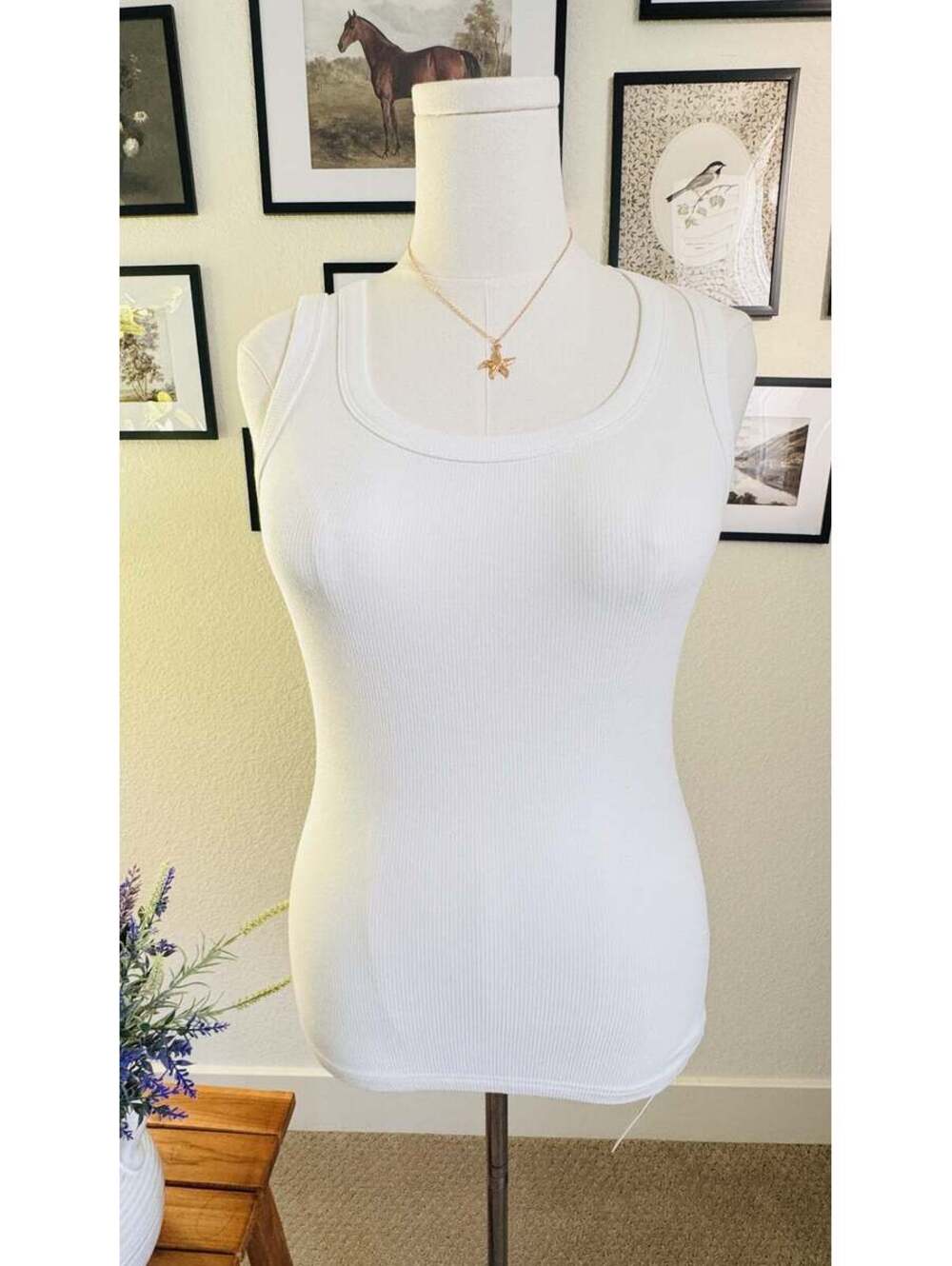 Lyaner White Ribbed Scoop Neck Tank Top - Size L